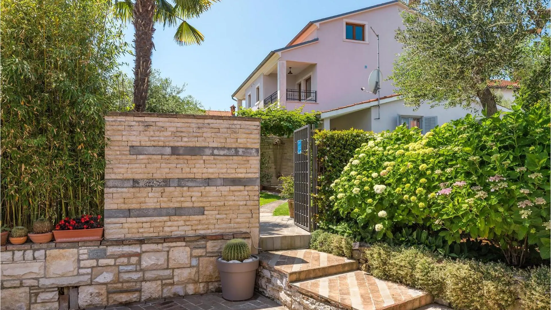 1 Bedroom Awesome Home In Rovinj 0*,